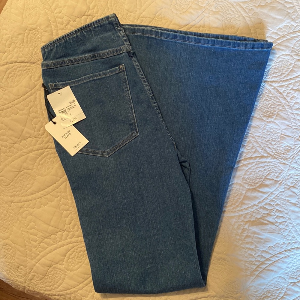 Forever 21 new with tags mid rise flare leg jeans, size large